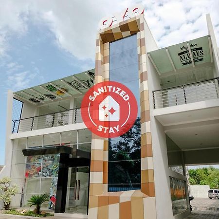 Oyo 2140 Hs Residence Tulungagung Exterior foto