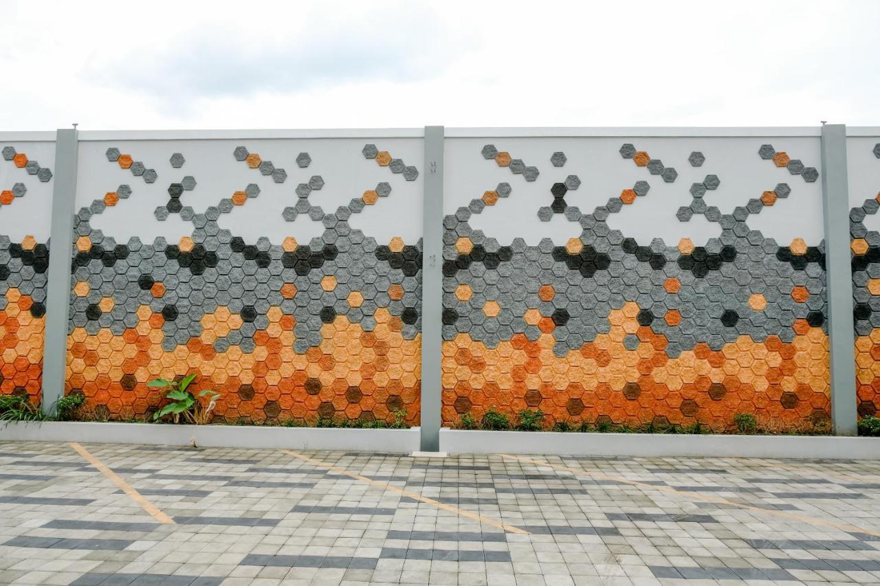 Oyo 2140 Hs Residence Tulungagung Exterior foto